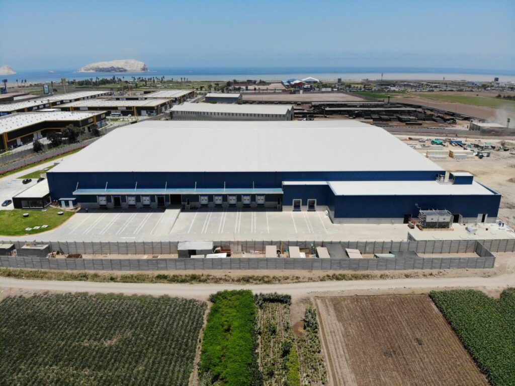 Centro logístico de Emergent Cold LatAm en Lurín, Perú.
